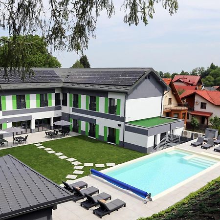 Q Villa Sacele Exterior photo